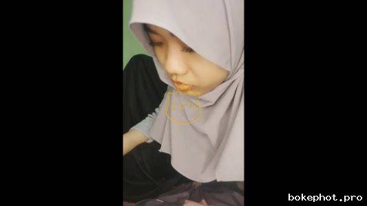 Mari Kita Lihat Gadis Yang Sangat Horny Itu Masturbasi Untuknya