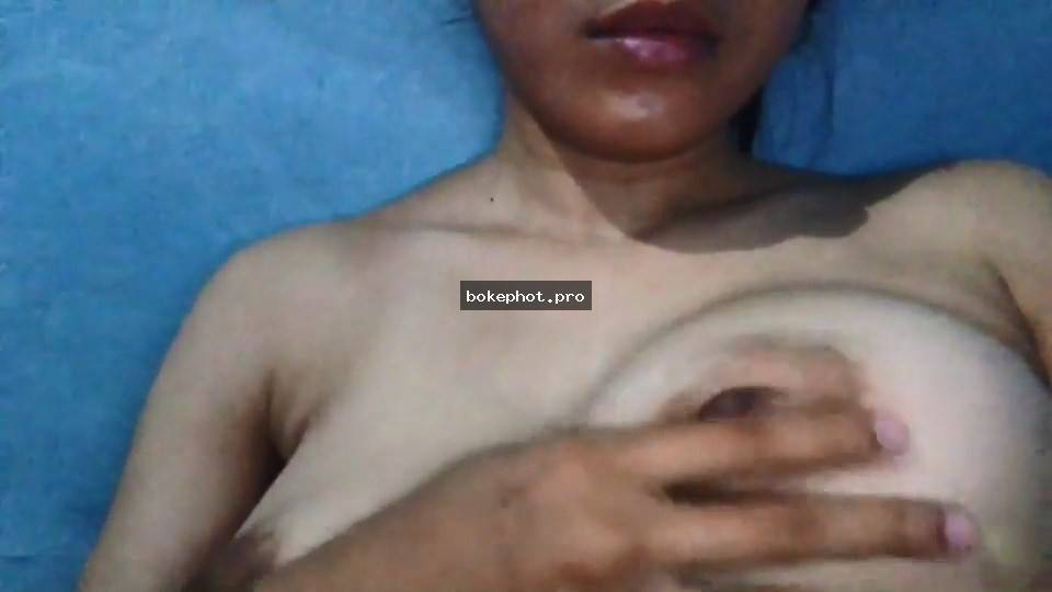 Bokep Indo Merekam Payudara Mengirim Klip Suami Bekerja Jauh